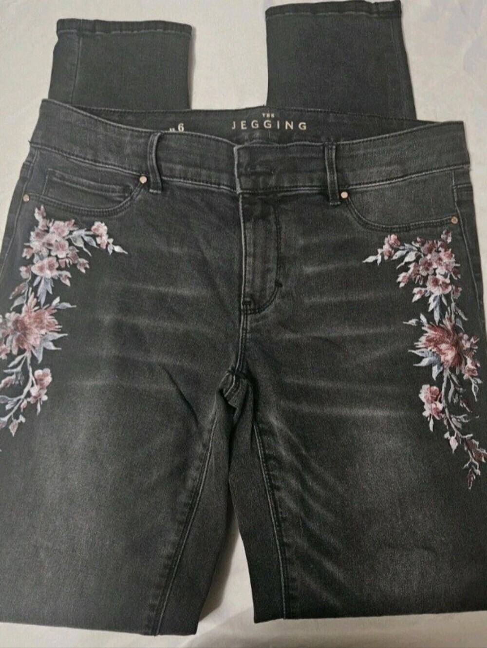 White House Black Market Floral Embroidered Skinny Jean Jeggings Size 6! - Picture 9 of 10